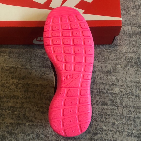 New girls Nike roshe one flight weight shoes - Picture 4 of 5